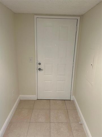 900 SW 142nd Avenue 202l, Pembroke Pines, FL 33027