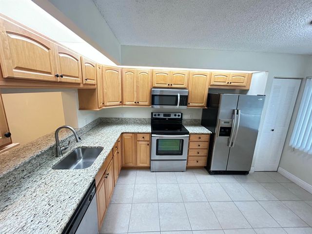900 SW 142nd Avenue 202l, Pembroke Pines, FL 33027