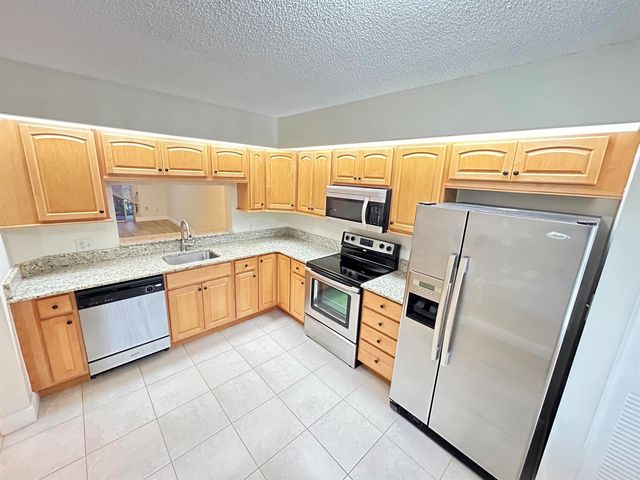 900 SW 142nd Avenue 202l, Pembroke Pines, FL 33027