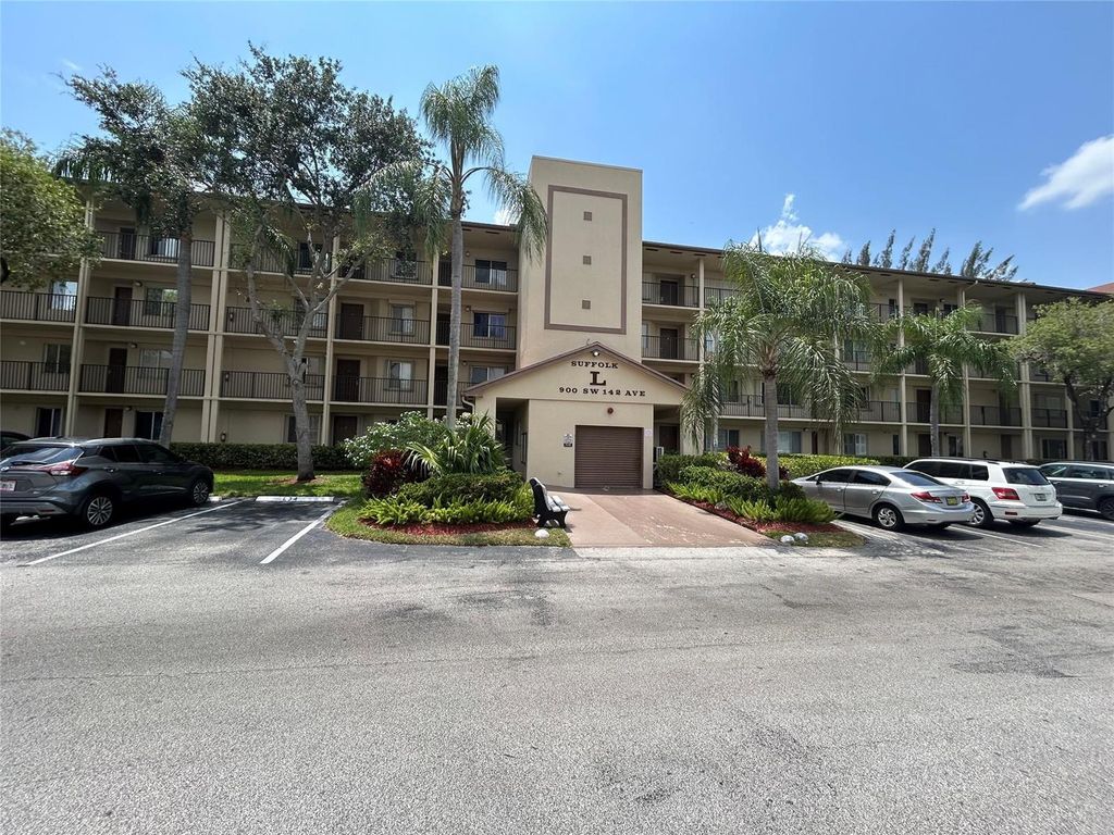 900 SW 142nd Avenue 202l, Pembroke Pines, FL 33027