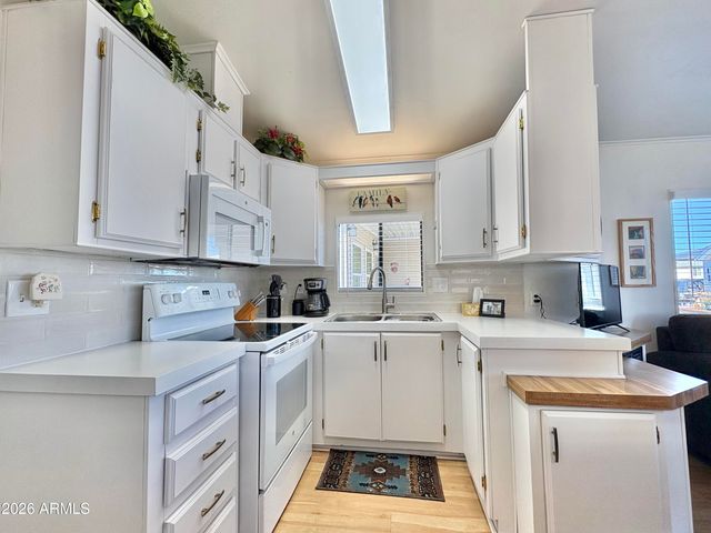 111 S GREENFIELD Road 589, Mesa, AZ 85206