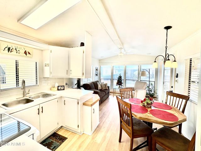 111 S GREENFIELD Road 589, Mesa, AZ 85206