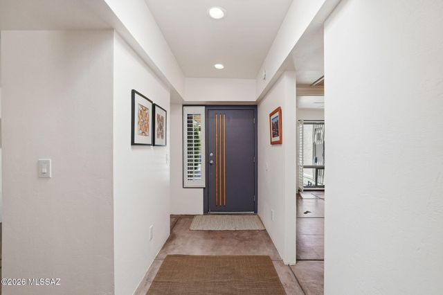 3136 E Macenroe Lane, Tucson, AZ 85716