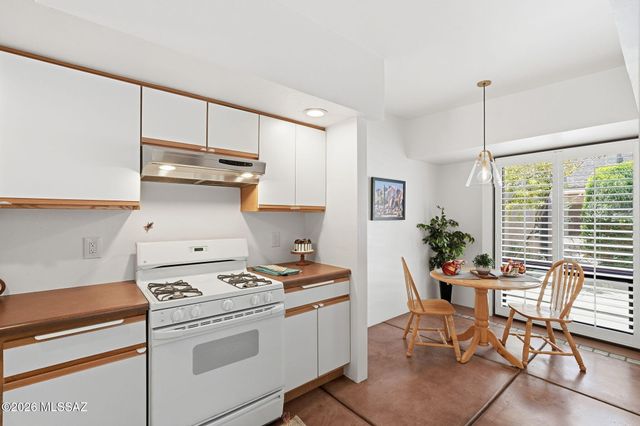 3136 E Macenroe Lane, Tucson, AZ 85716