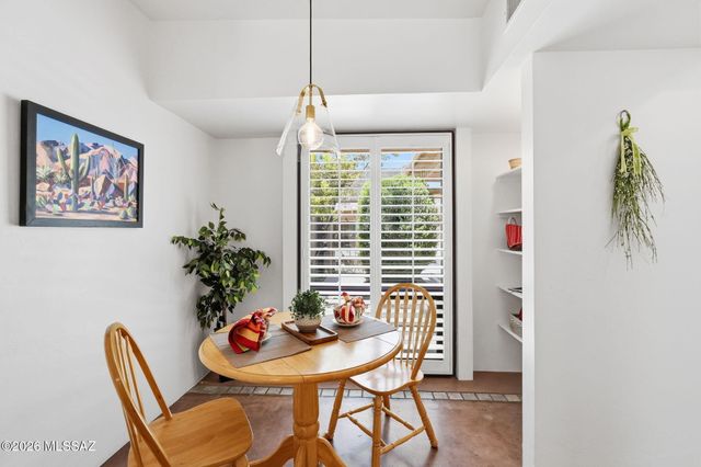 3136 E Macenroe Lane, Tucson, AZ 85716