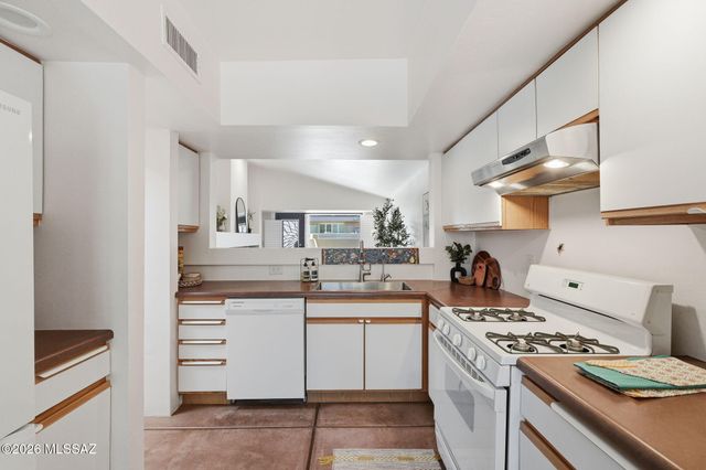 3136 E Macenroe Lane, Tucson, AZ 85716
