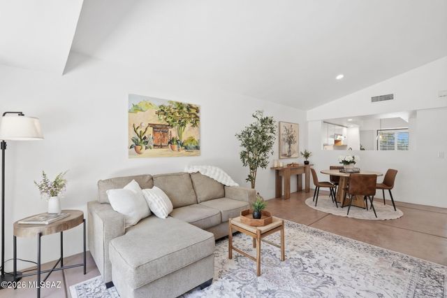 3136 E Macenroe Lane, Tucson, AZ 85716