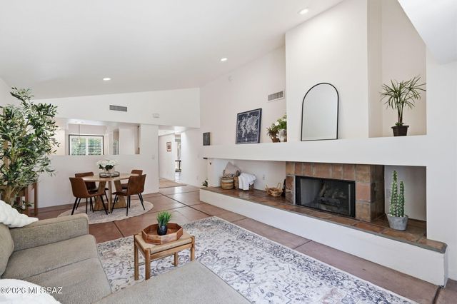 3136 E Macenroe Lane, Tucson, AZ 85716