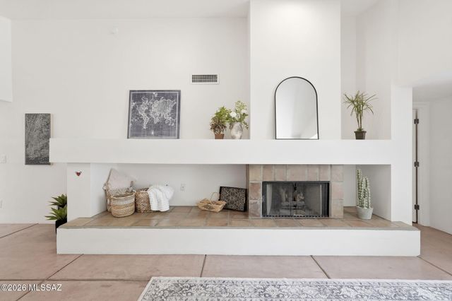 3136 E Macenroe Lane, Tucson, AZ 85716