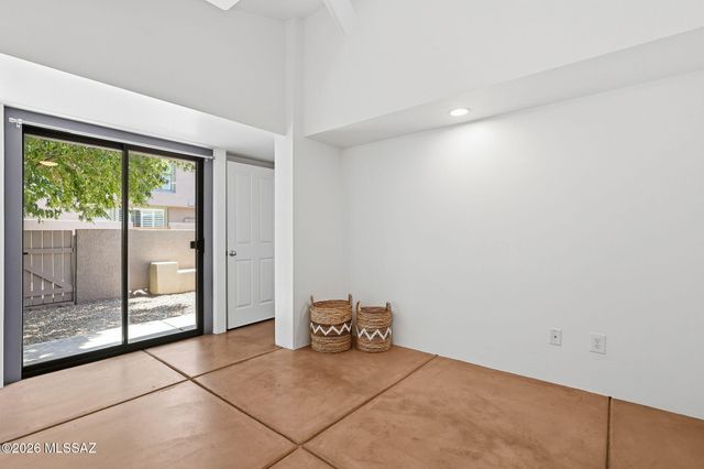 3136 E Macenroe Lane, Tucson, AZ 85716