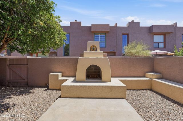 3136 E Macenroe Lane, Tucson, AZ 85716