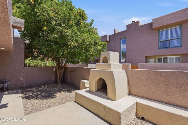 3136 E Macenroe Lane, Tucson, AZ 85716