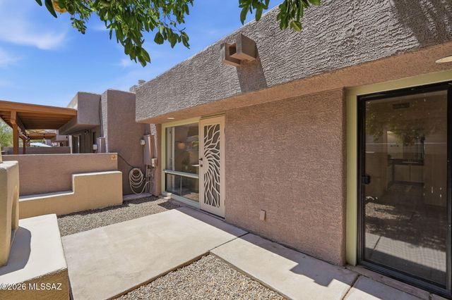 3136 E Macenroe Lane, Tucson, AZ 85716