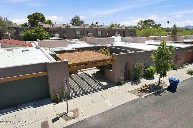 3136 E Macenroe Lane, Tucson, AZ 85716