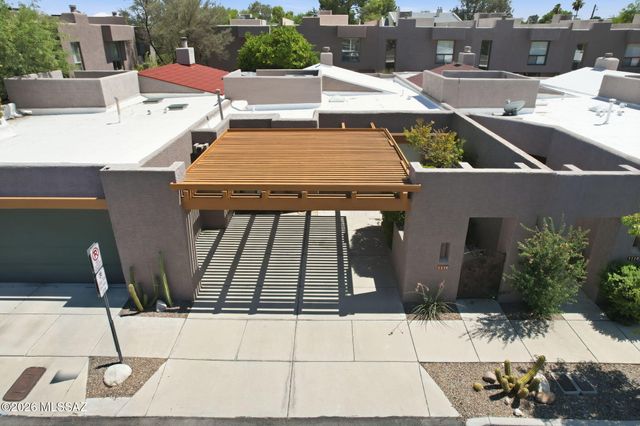 3136 E Macenroe Lane, Tucson, AZ 85716