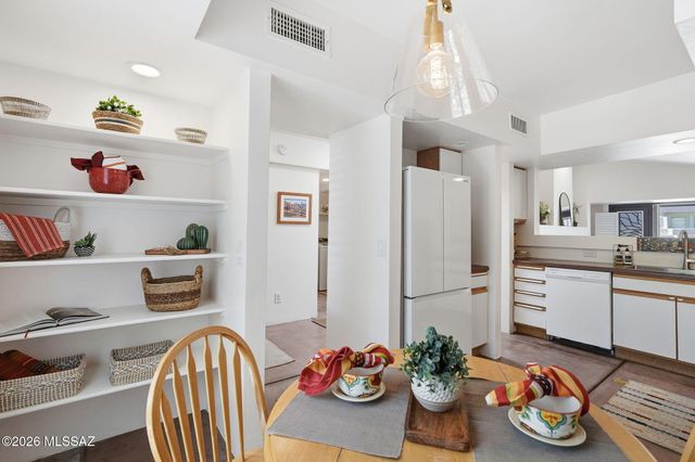 3136 E Macenroe Lane, Tucson, AZ 85716