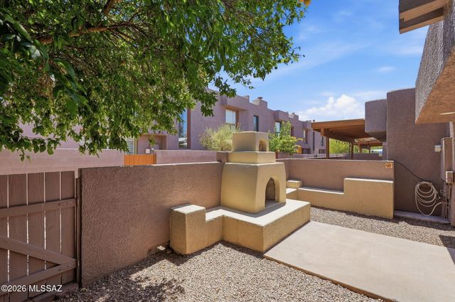 3136 E Macenroe Lane, Tucson, AZ 85716