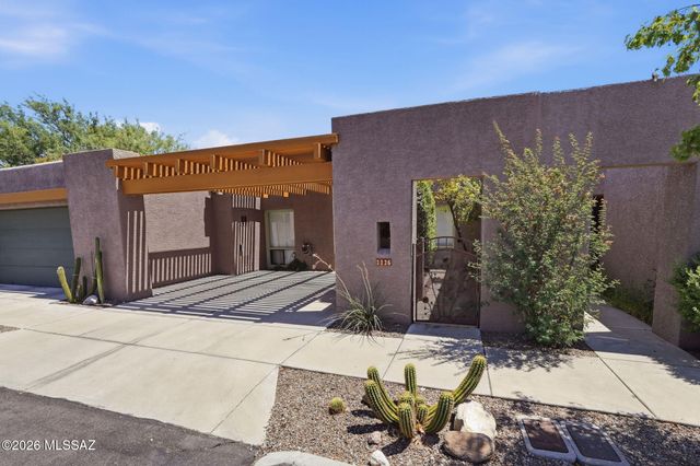 3136 E Macenroe Lane, Tucson, AZ 85716