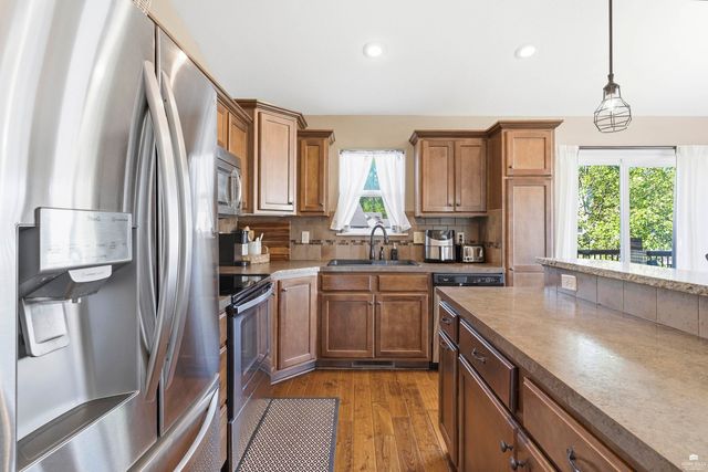 5102 Bramblewood Drive, Manhattan, KS 66503