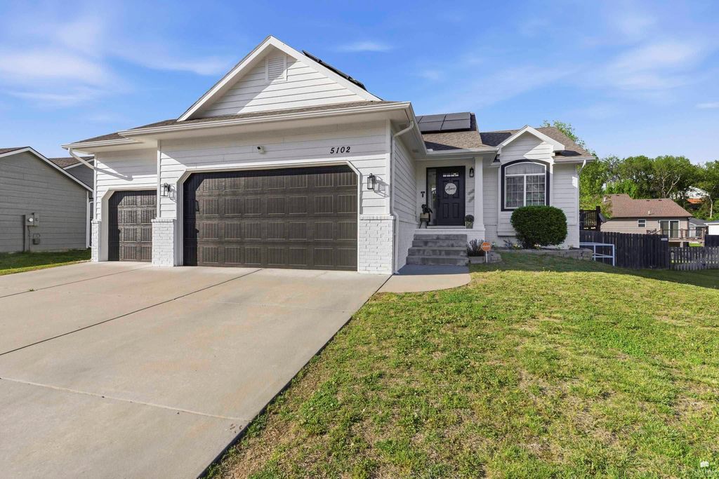 5102 Bramblewood Drive, Manhattan, KS 66503