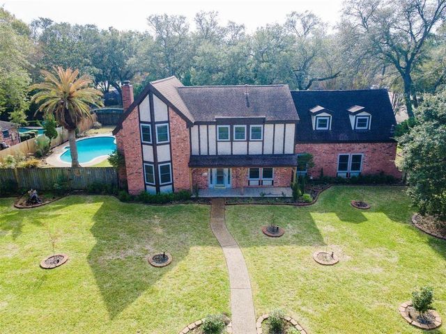 8515 Twelve Oaks Drive, Texas City, TX 77591