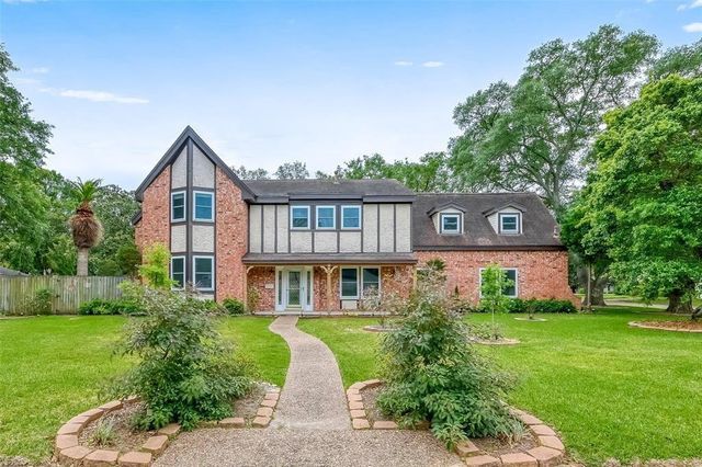 8515 Twelve Oaks Drive, Texas City, TX 77591