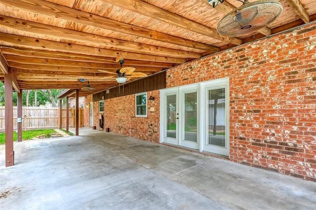 8515 Twelve Oaks Drive, Texas City, TX 77591