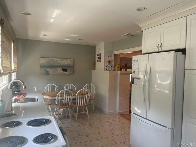 40 Atlantic Avenue, Seaview, NY 11770
