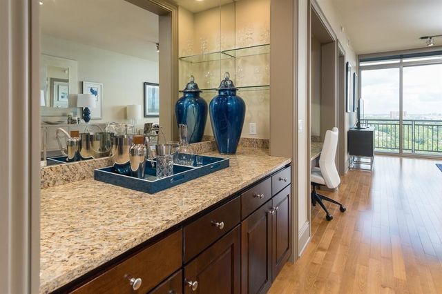 7 Riverway 1201, Houston, TX 77056