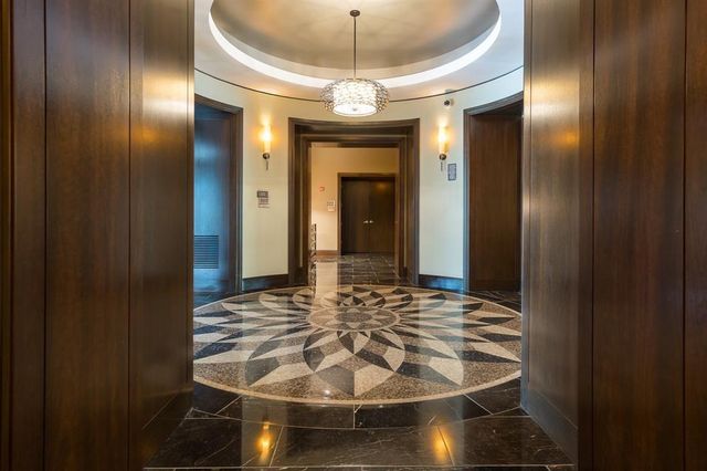 7 Riverway 1201, Houston, TX 77056