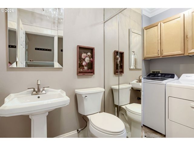 2674 Ne 6TH Pl, Portland, OR 97212