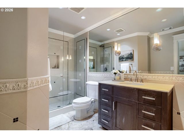 2674 Ne 6TH Pl, Portland, OR 97212