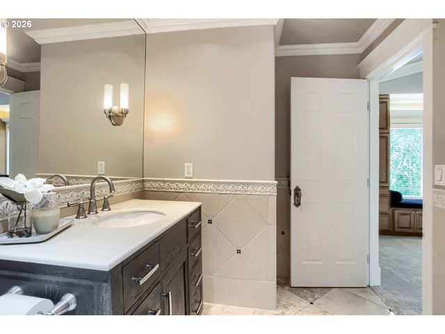 2674 Ne 6TH Pl, Portland, OR 97212