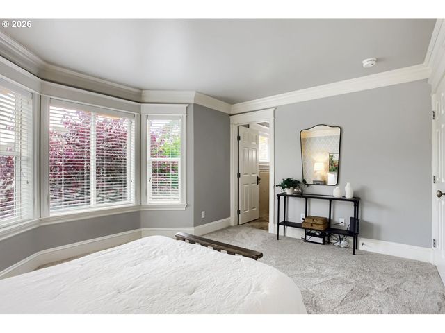 2674 Ne 6TH Pl, Portland, OR 97212