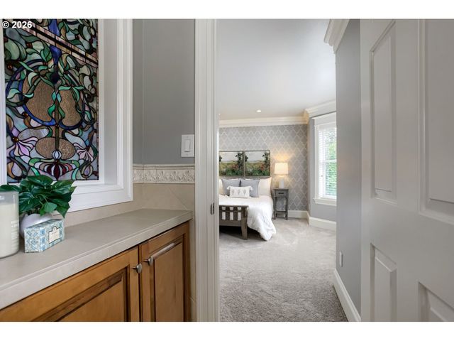 2674 Ne 6TH Pl, Portland, OR 97212