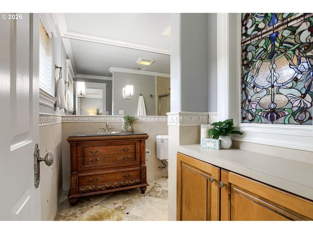 2674 Ne 6TH Pl, Portland, OR 97212