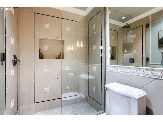 2674 Ne 6TH Pl, Portland, OR 97212