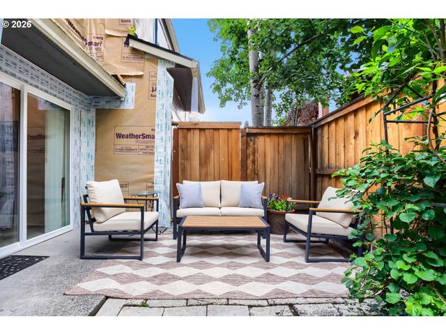 2674 Ne 6TH Pl, Portland, OR 97212