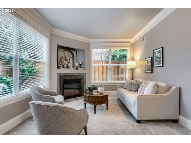 2674 Ne 6TH Pl, Portland, OR 97212