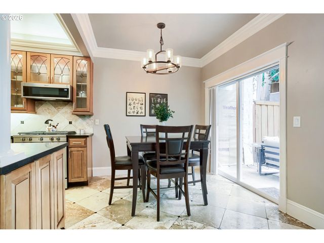 2674 Ne 6TH Pl, Portland, OR 97212