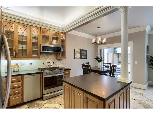 2674 Ne 6TH Pl, Portland, OR 97212