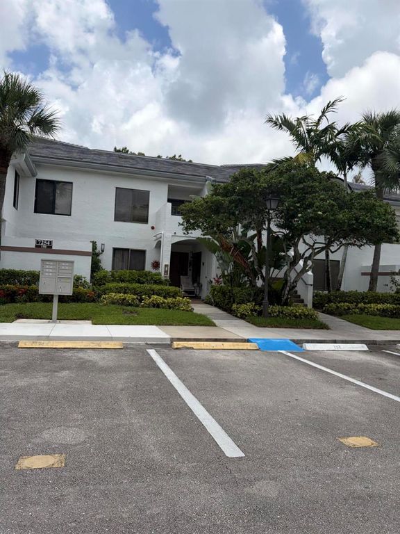7254 Clunie Place 15005, Delray Beach, FL 33446
