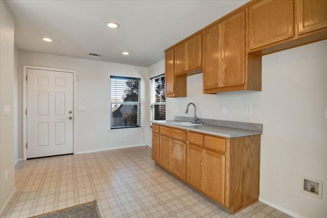 1667 Sallie O Dr, Manteca, CA 95336
