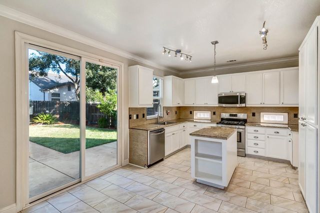 1667 Sallie O Dr, Manteca, CA 95336