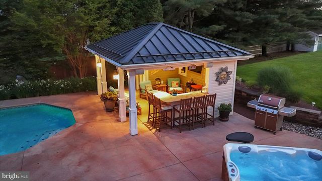 324 RIDGE AVE, Newtown, PA 18940