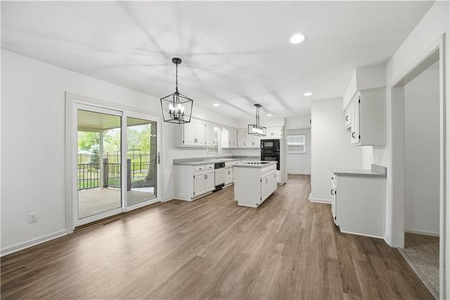600 NE Golfview Drive, Blue Springs, MO 64014