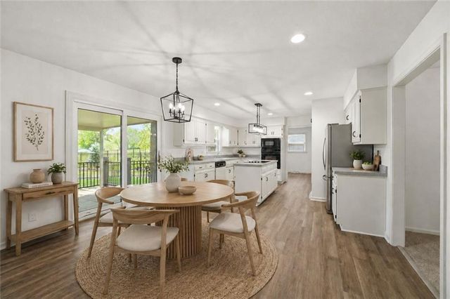 600 NE Golfview Drive, Blue Springs, MO 64014
