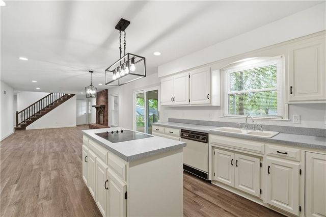 600 NE Golfview Drive, Blue Springs, MO 64014