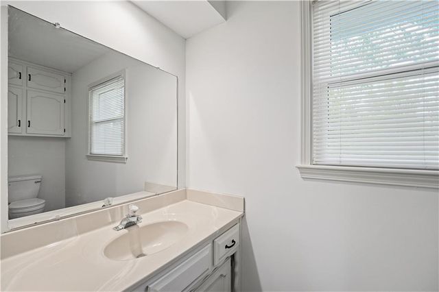 600 NE Golfview Drive, Blue Springs, MO 64014