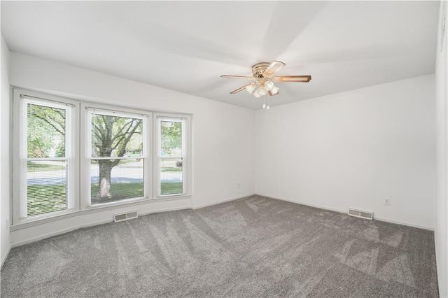 600 NE Golfview Drive, Blue Springs, MO 64014